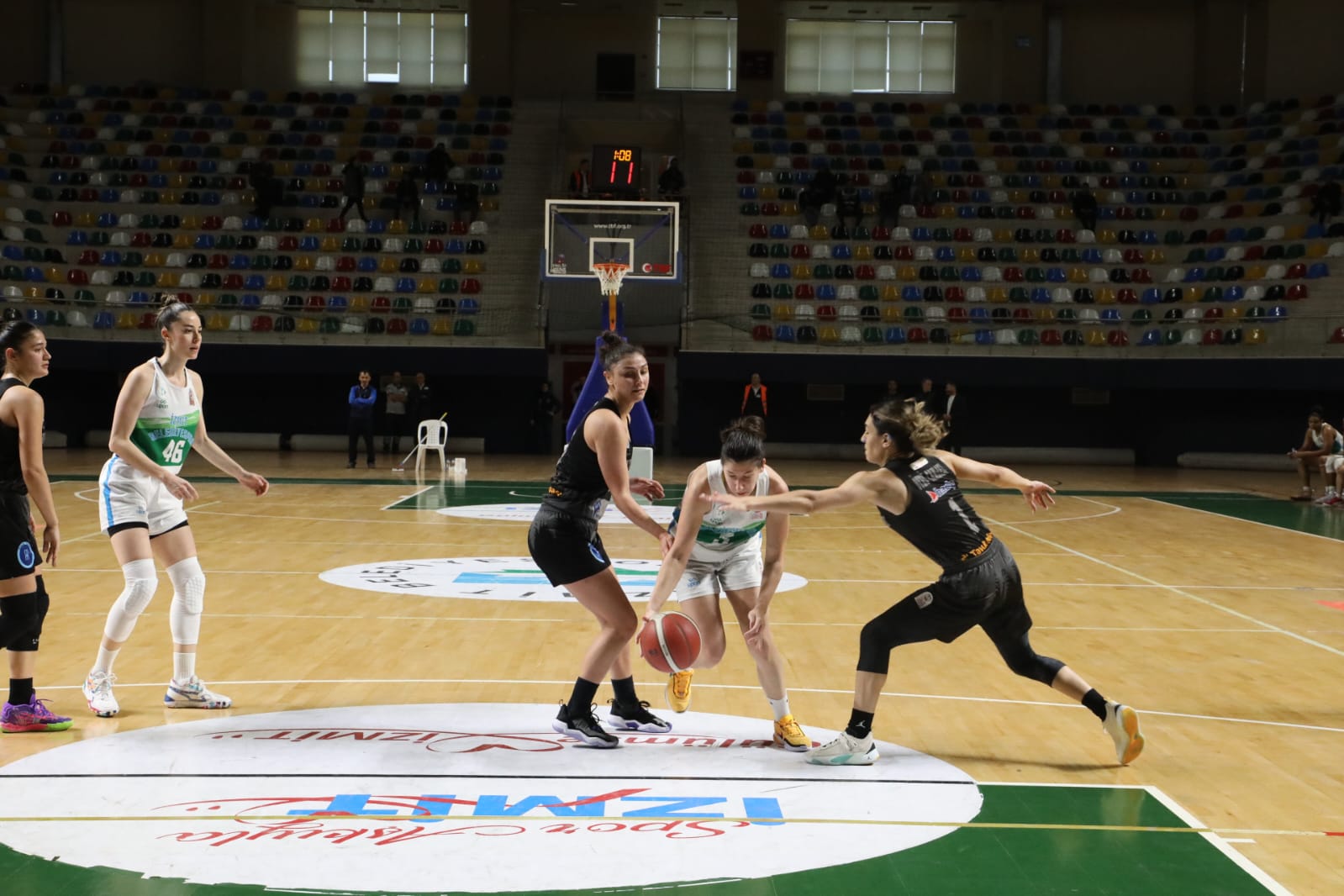 İzmit’in perileri Hatay’ı rahat geçti 131-87 (7)