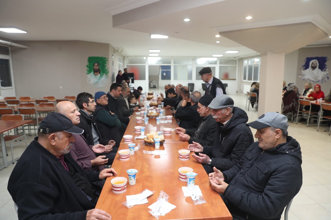 Başkan Hürriyet, Canların iftar sofrasına konuk oldu (3)