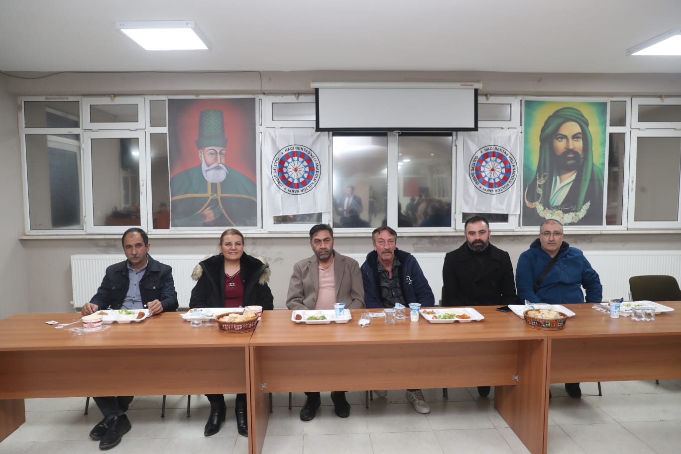 Başkan Hürriyet, Canların iftar sofrasına konuk oldu (5)