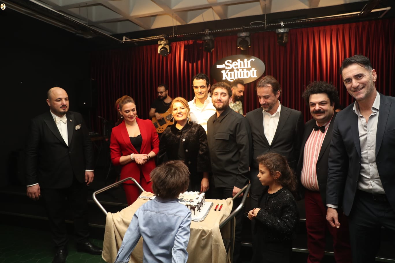 Başkan Hürriyet Leyla Hanım film ekibiyle gala yemeğinde buluştu (1)