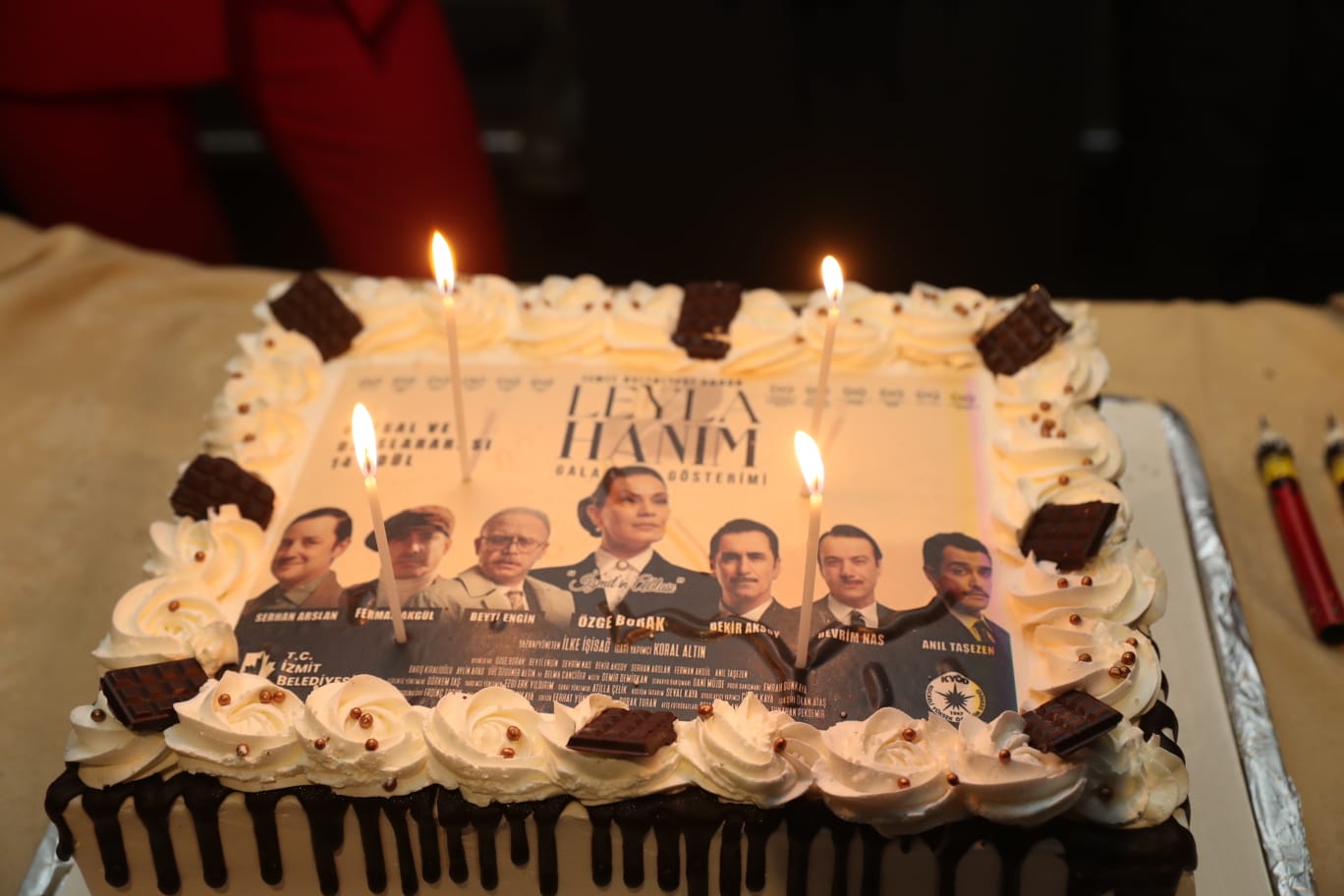 Başkan Hürriyet Leyla Hanım film ekibiyle gala yemeğinde buluştu (3)