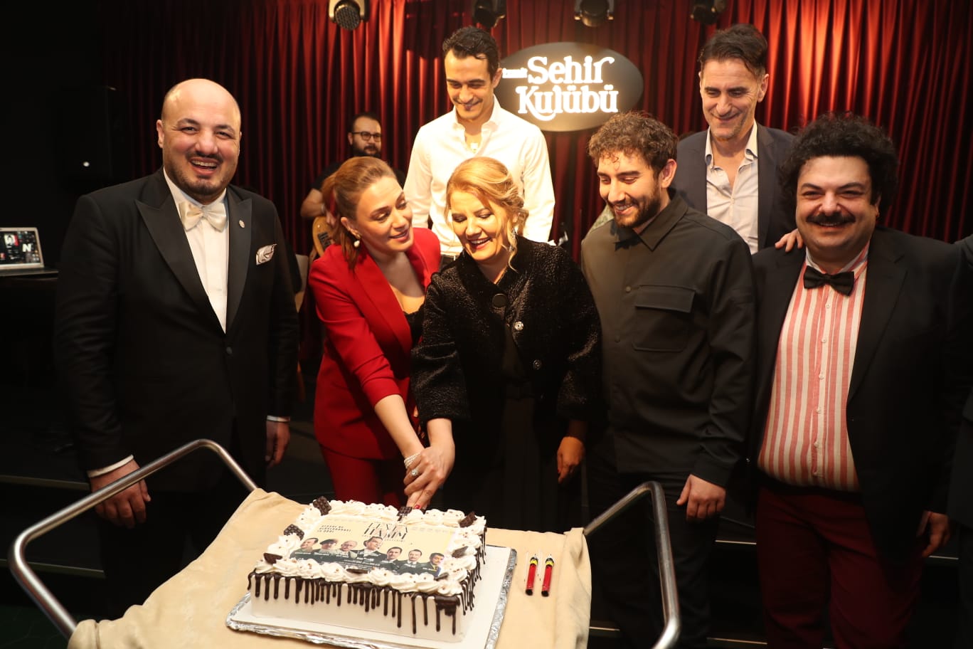 Başkan Hürriyet Leyla Hanım film ekibiyle gala yemeğinde buluştu (6)
