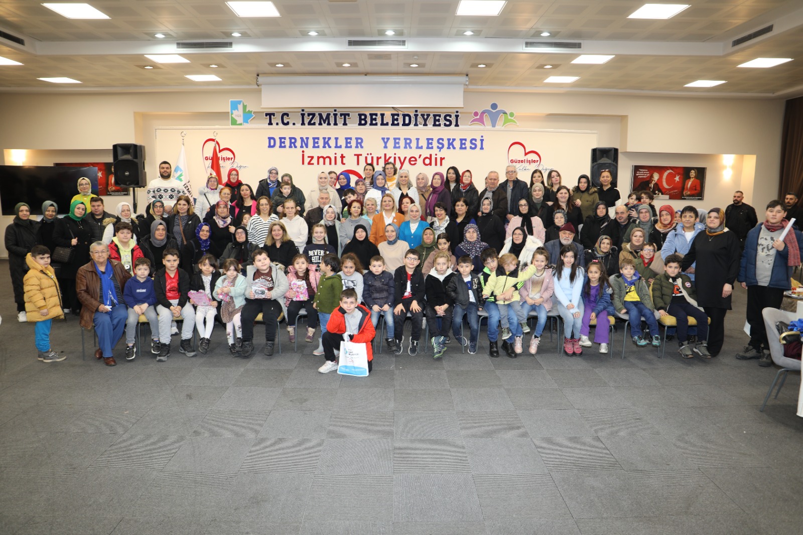 Baskan Hürriyet, _Iyiligi ve yüzünüzün gülmesini önemsiyoruz_ (5)