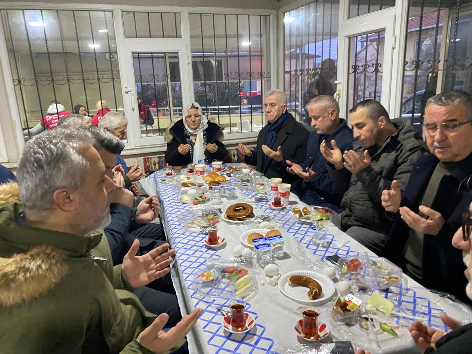 Başkan Hürriyet, camii cemaatleriyle bir araya gelmeye devam ediyor (2)