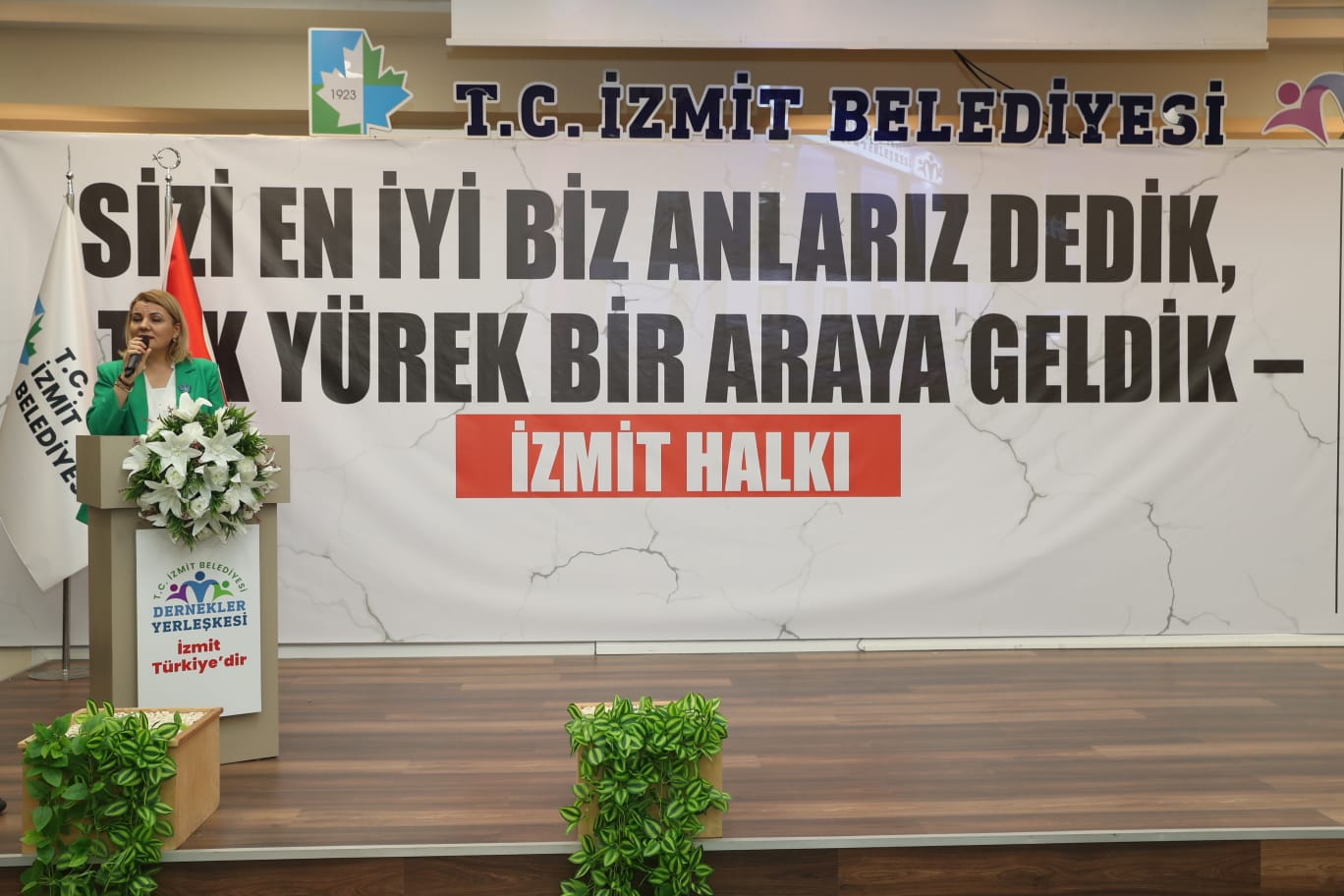 Başkan Hürriyet deprem gönüllüleriyle bir araya geldi (2)
