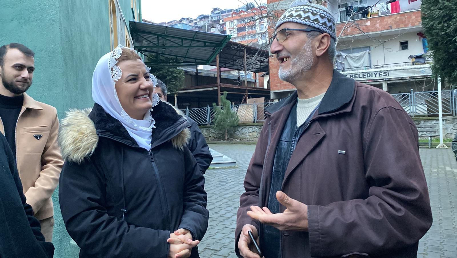 Baskan Hürriyet gece gündüz demeden Izmitlilerle bulusmaya devam ediyor (1)