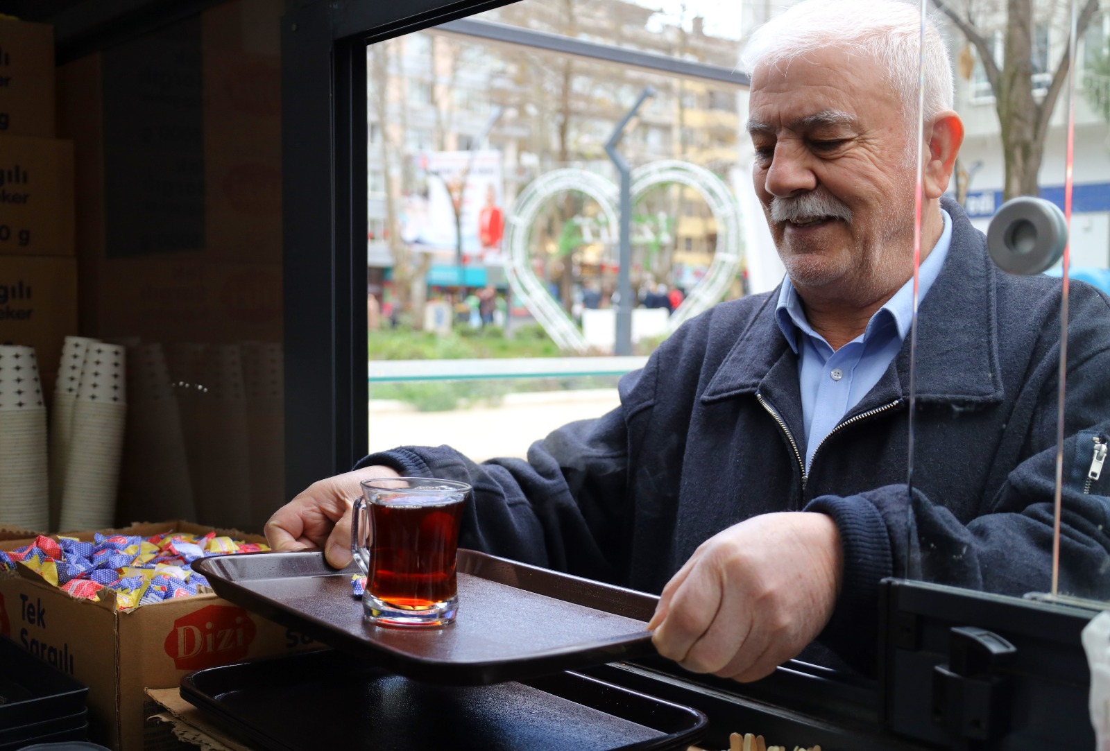 Çayın 3 TL olduğu Gülümse Kafeler vatandaşın yüzünü gülümsetiyor (7)