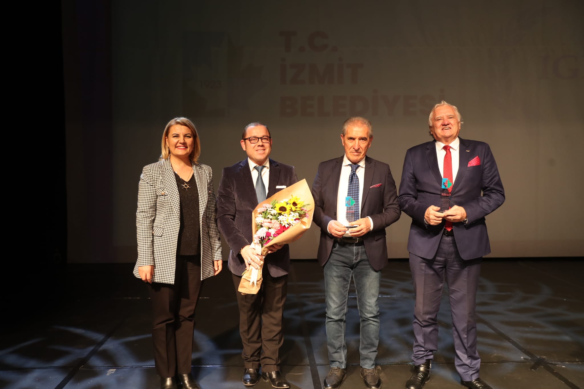 Hürriyet, Yasin Koçman, Benito Vittorio Umberto Ripoli ve Dorel Cosma ile birlikte