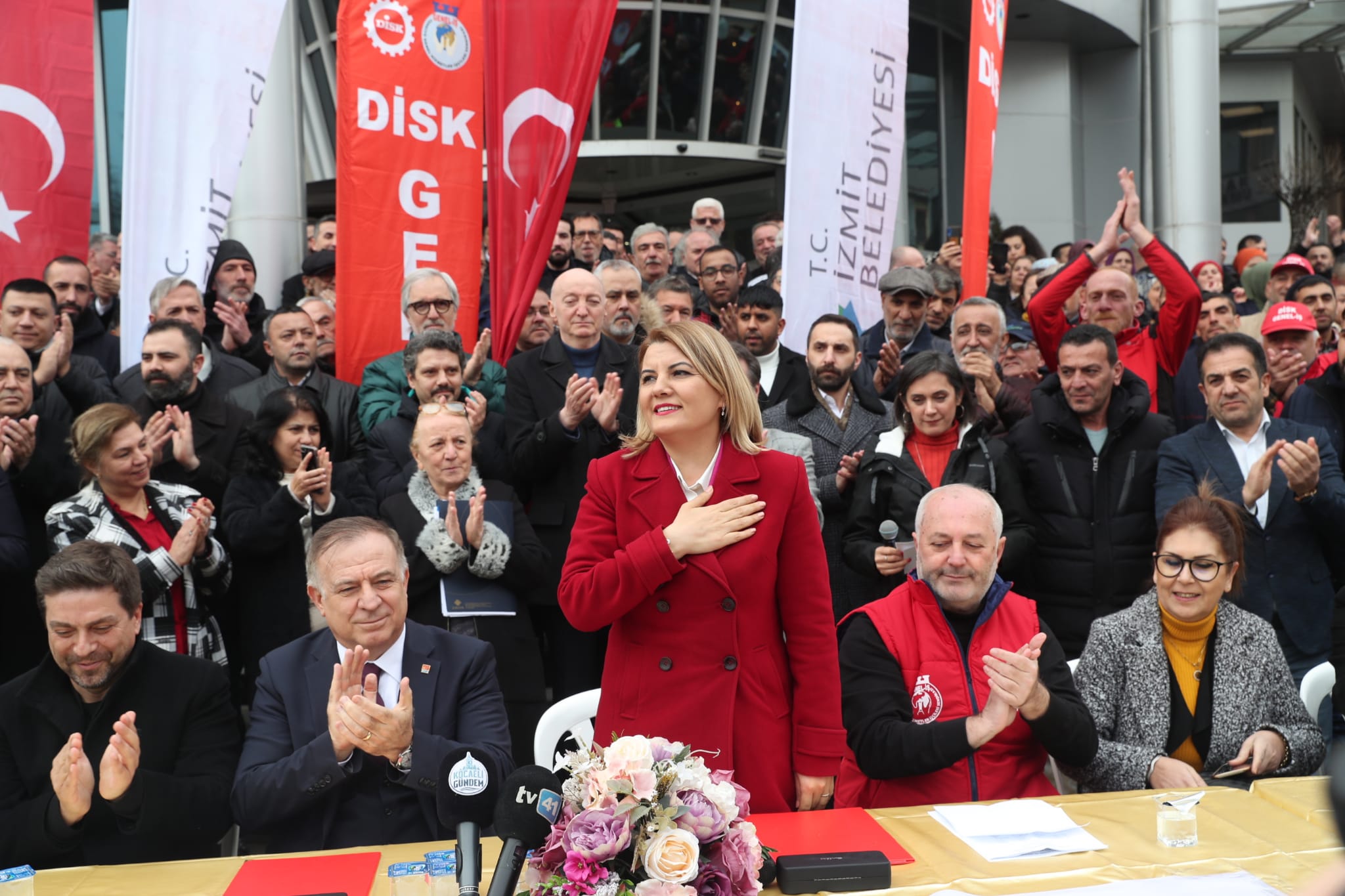 Hürriyet emekçiye sahip çıktı, emekçi Başkanını bağrına bastı (12)