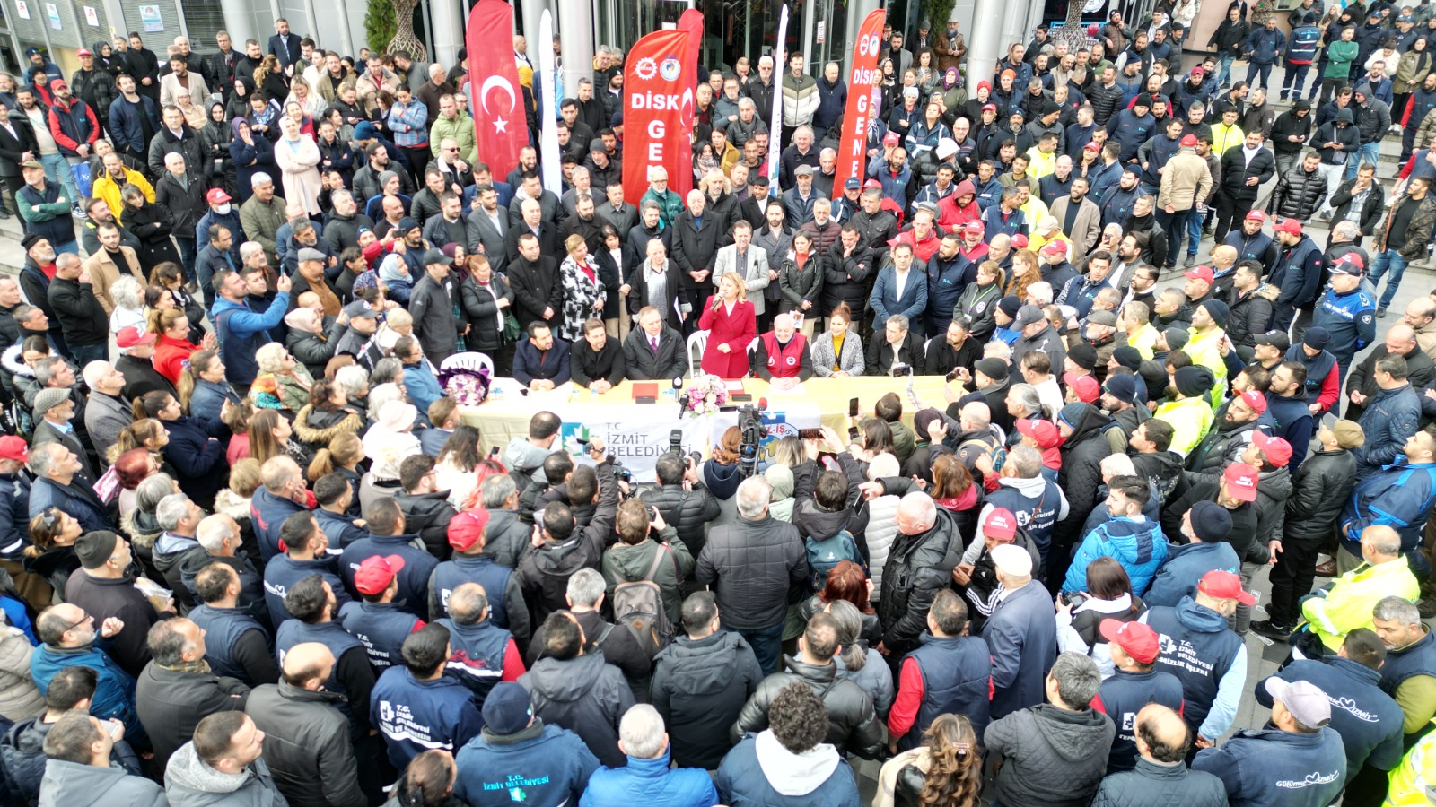 Hürriyet emekçiye sahip çıktı, emekçi Başkanını bağrına bastı (13)