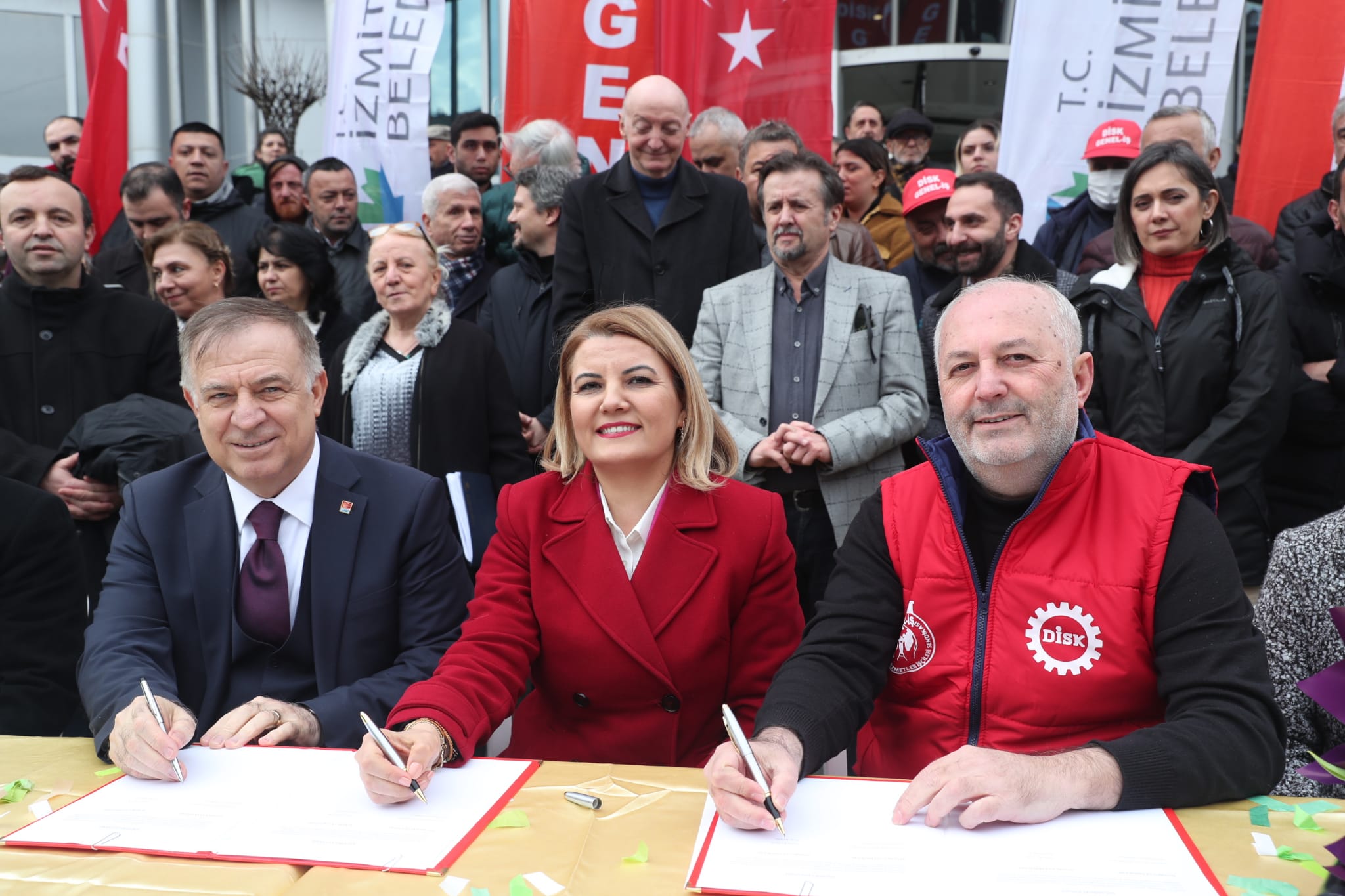 Hürriyet emekçiye sahip çıktı, emekçi Başkanını bağrına bastı (2)