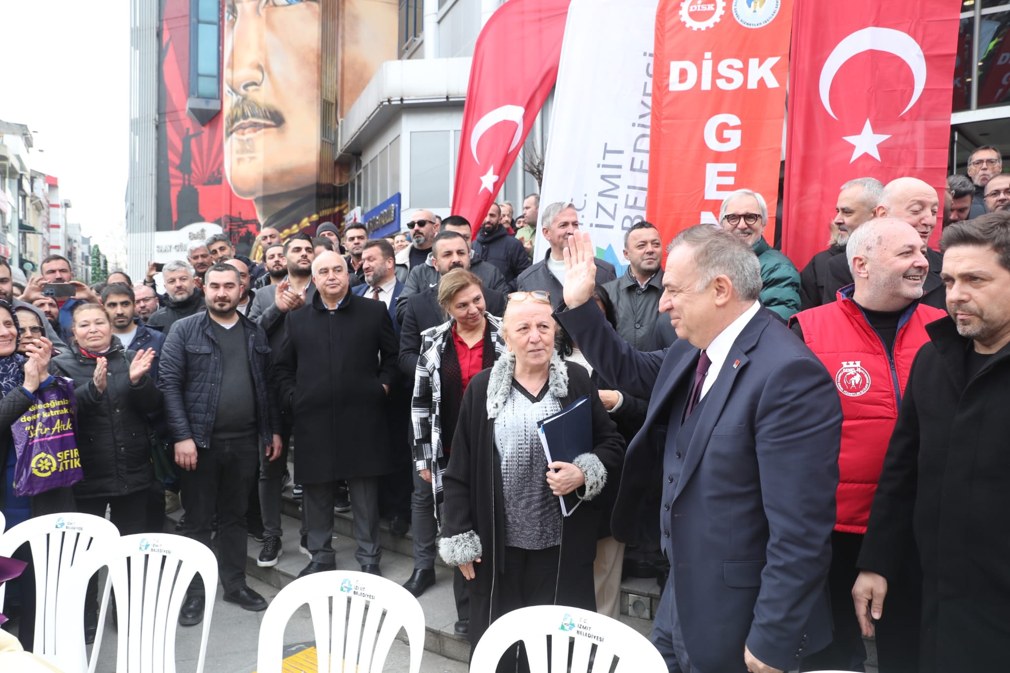 Hürriyet emekçiye sahip çıktı, emekçi Başkanını bağrına bastı (6)