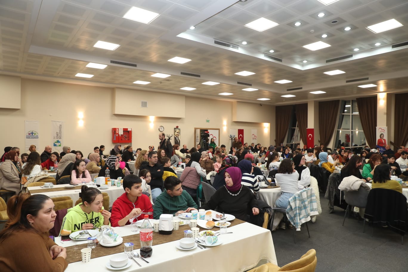Hürriyet, gençler ve aileleriyle bir buluştu (8)
