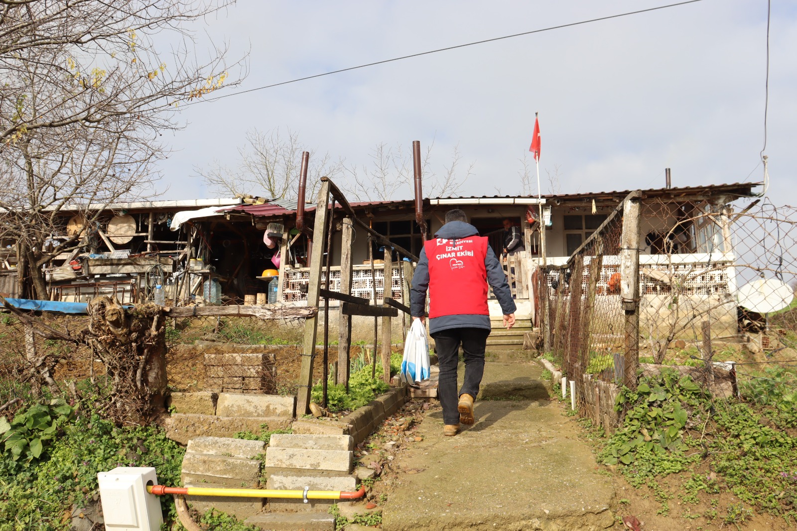 İzmit Belediyesi Çınar Ekibi Ambarcı ve Kaynarca Köyü sakinleriyle buluştu (11)