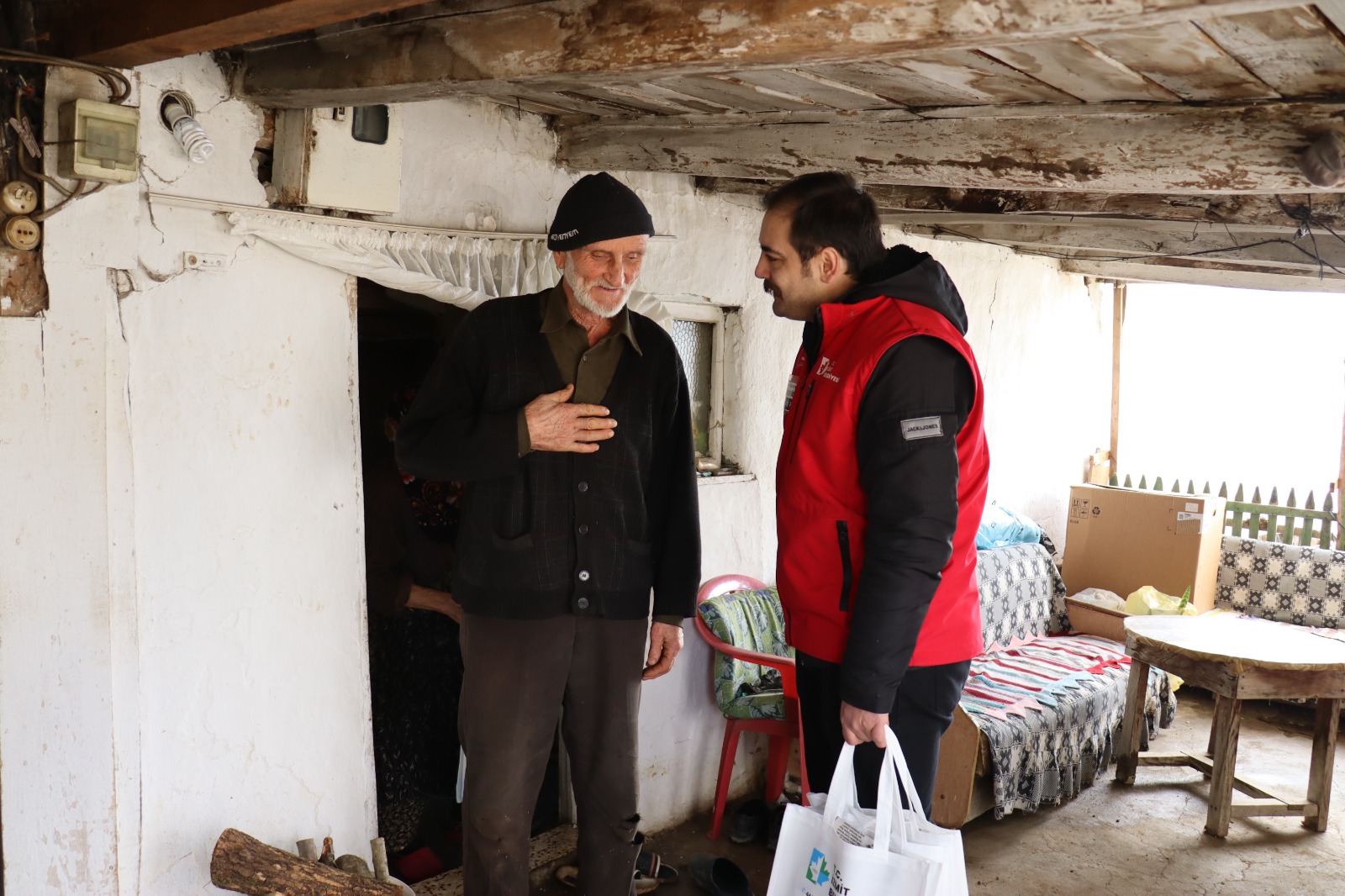 İzmit Belediyesi Çınar Ekibi Ambarcı ve Kaynarca Köyü sakinleriyle buluştu (5)