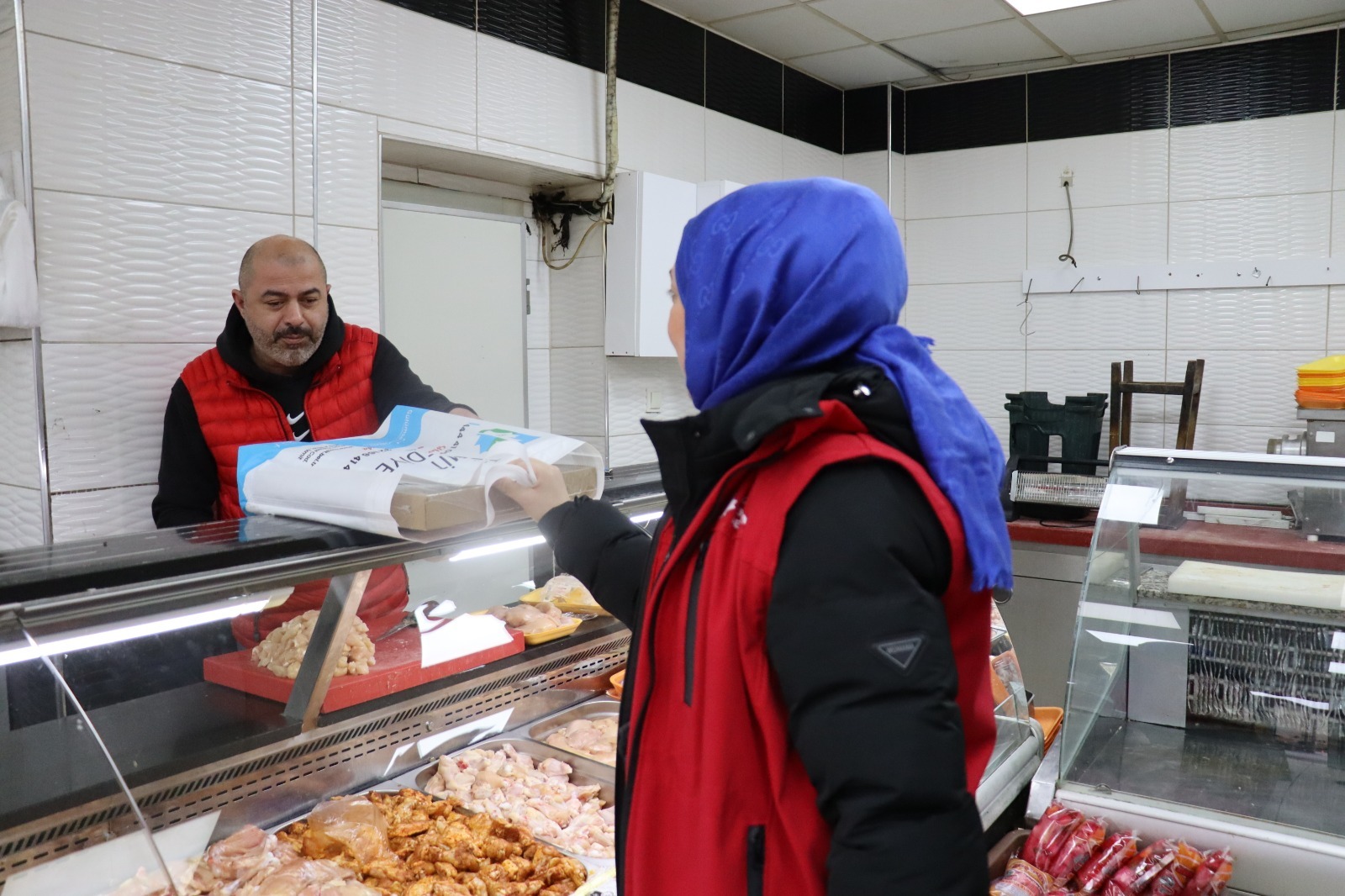 İzmit Belediyesi Çınar Ekibi Bekirdere esnafını ziyaret etti (8)
