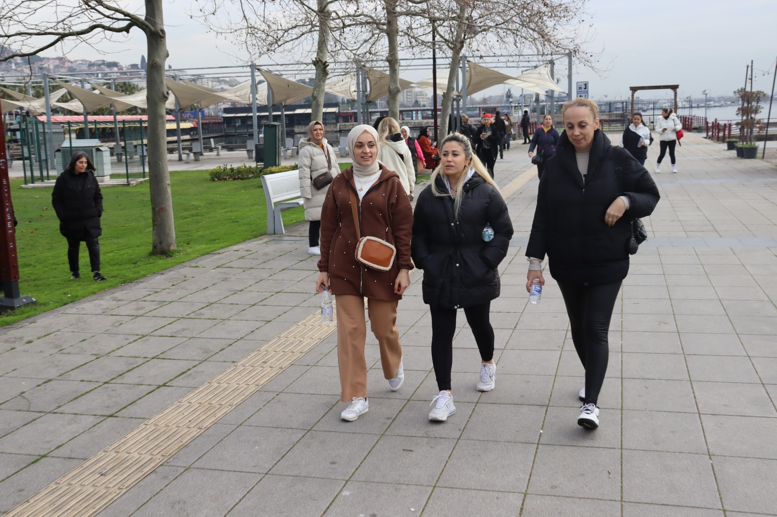 Izmit Belediyesi Saglik Yasam Yürüyüslerine kadinlar yogun ilgi gösteriyor (2)