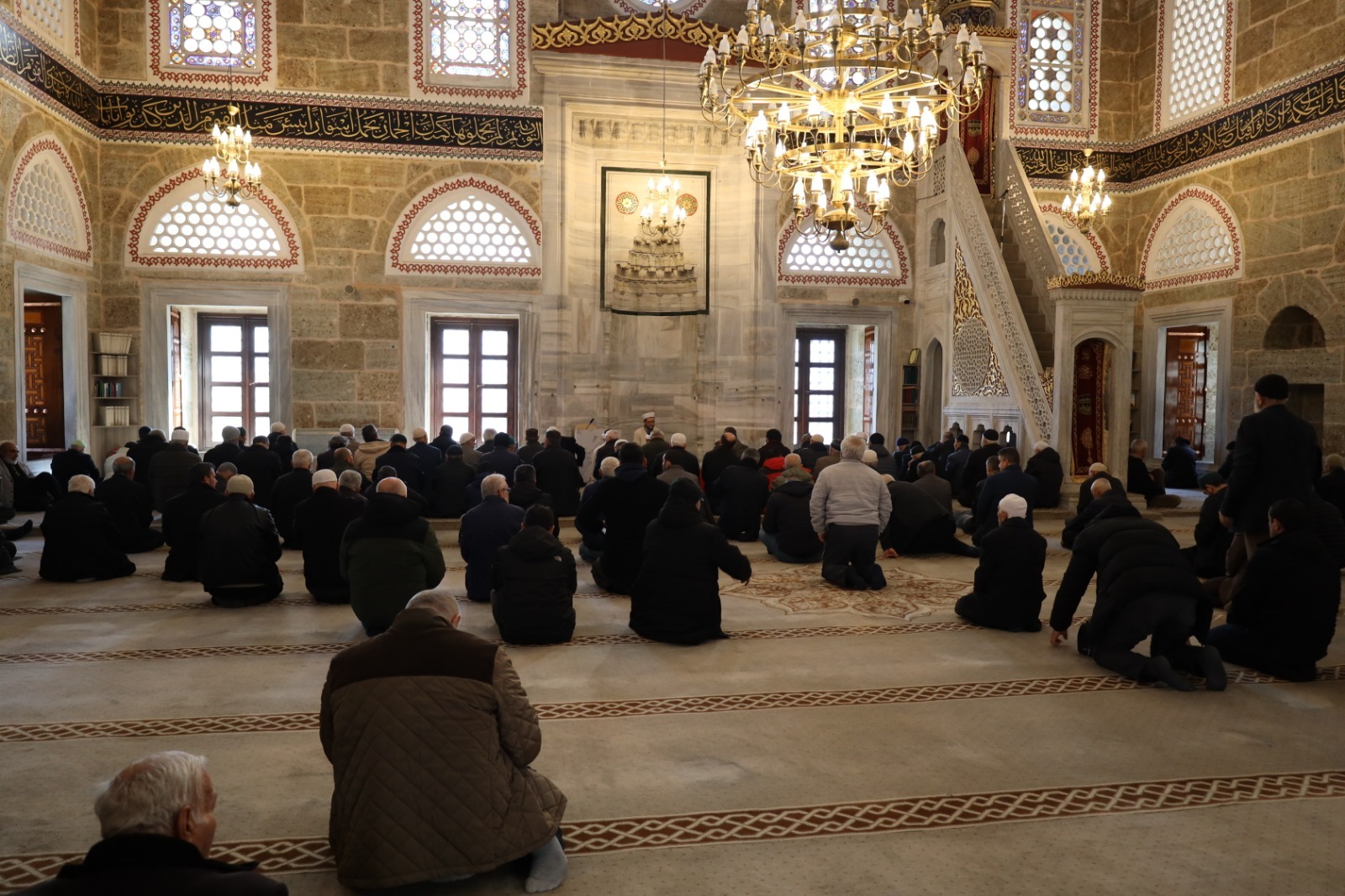 İzmit Belediyesi büyük felakette vefat edenlerin anısına helva dağıttı (11)