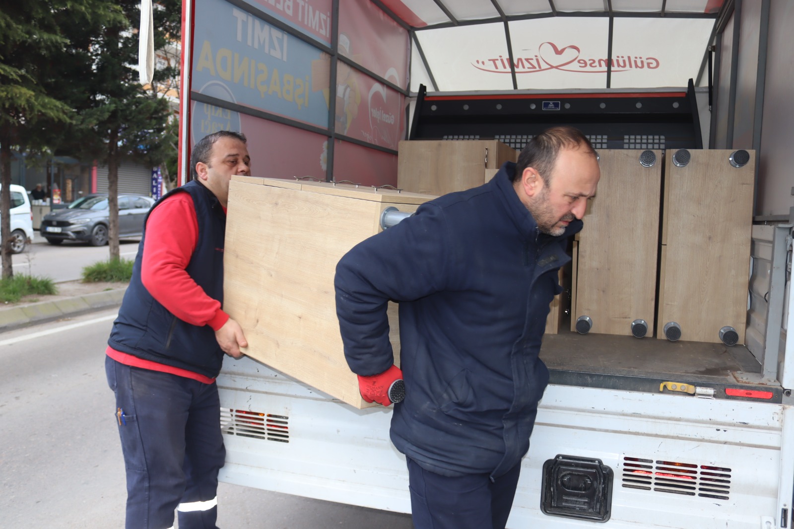 Izmit Belediyesi kendi öz gücüyle üretip halkin ihtiyaçlarini karsilamayi sürdürüyor (3)