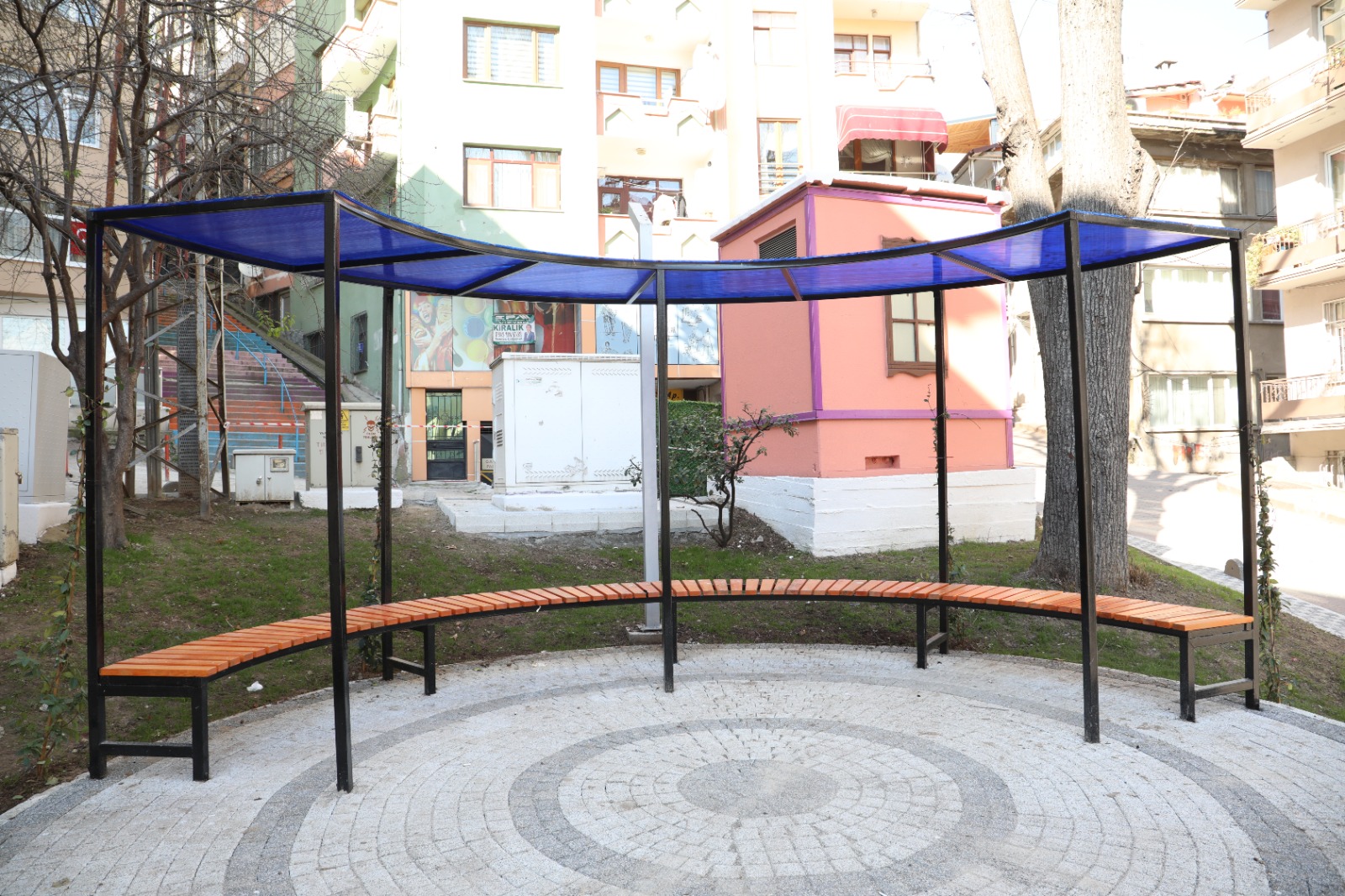 Izmit Belediyesi kenti güzellestirmeye devam ediyor (6)