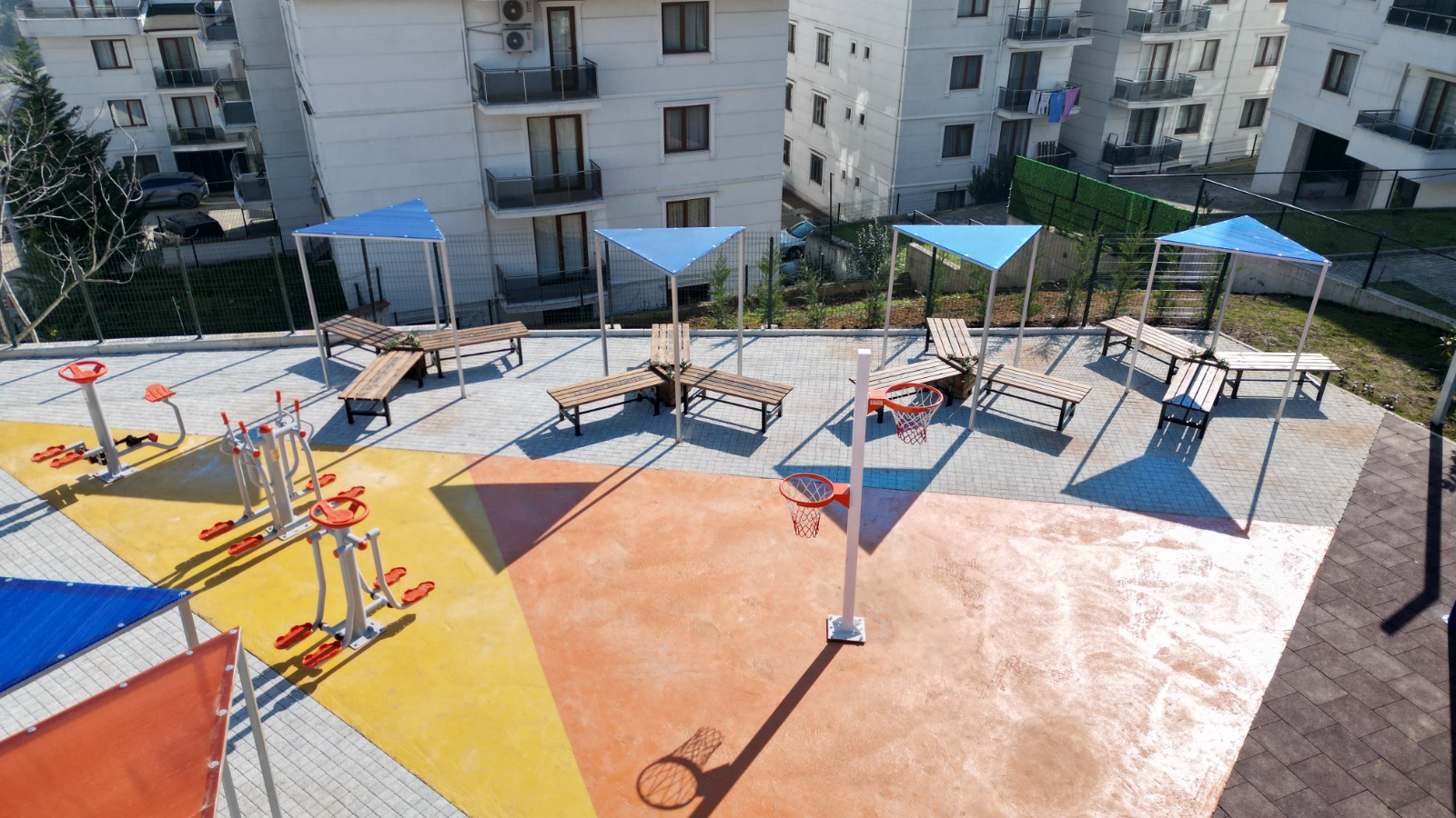 Izmit Belediyesi, öz kaynaklari ile Hatipköy'e yeni bir park kazandirdi (4)
