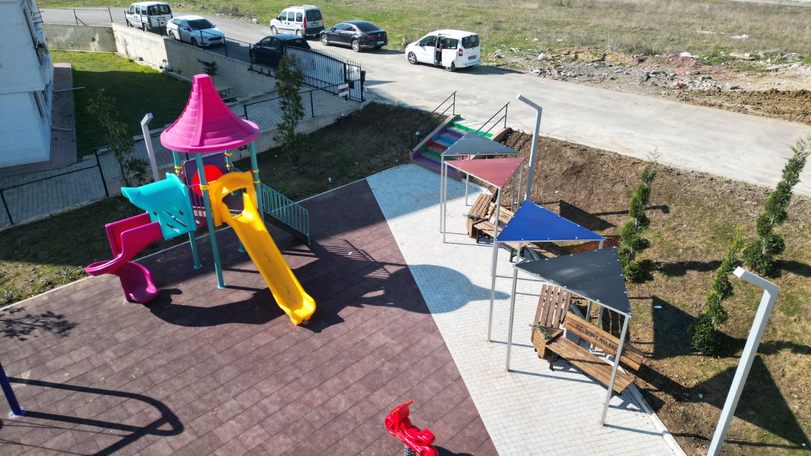 Izmit Belediyesi, öz kaynaklari ile Hatipköy'e yeni bir park kazandirdi (5)