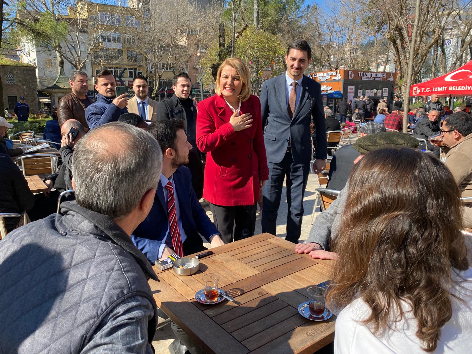Izmit Belediyesinin hizmetlerinden memnun olan Izmitliler Baskan Hürriyet'e tesekkür etti (4)