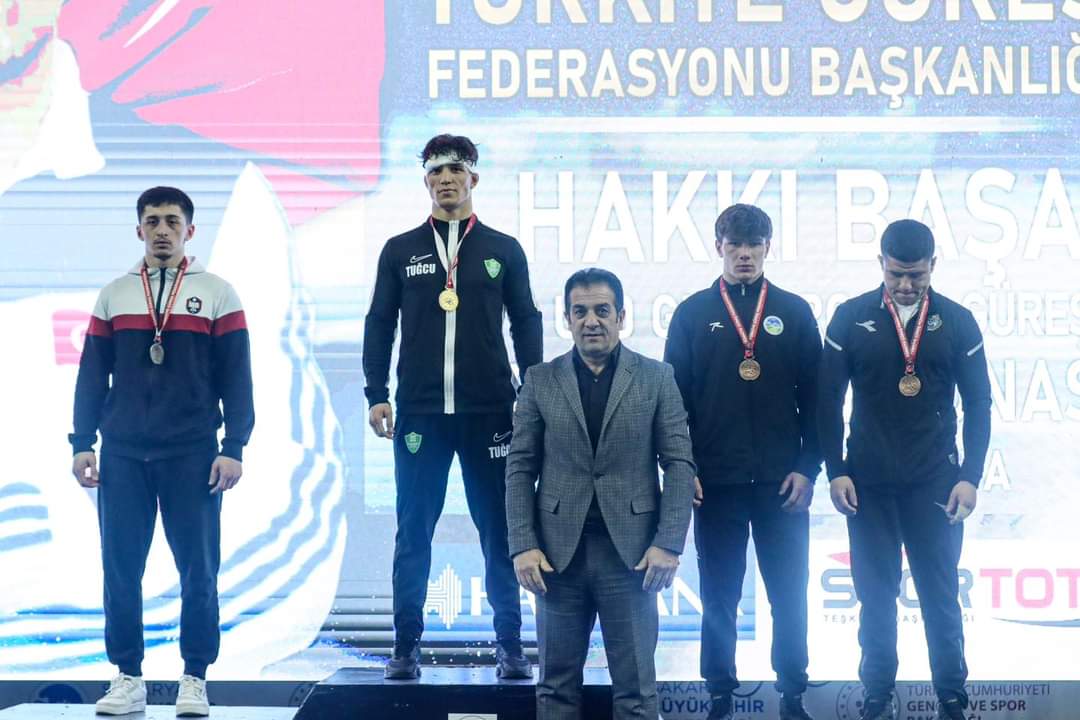 İzmit Belediyespor Güreş Takımı kentimizi gururlandırmaya devam ediyor (2)