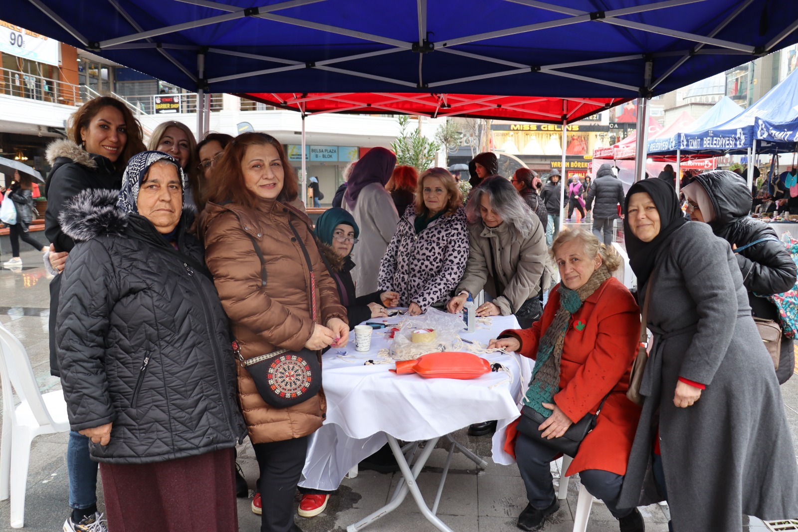 İzmitli kadınların el emeği ürünlere Sevgililer Gününde büyük ilgi (15)