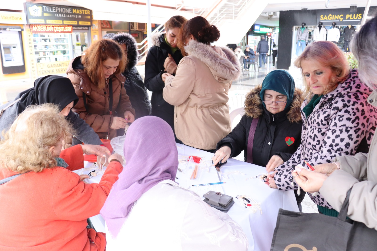 İzmitli kadınların el emeği ürünlere Sevgililer Gününde büyük ilgi (17)