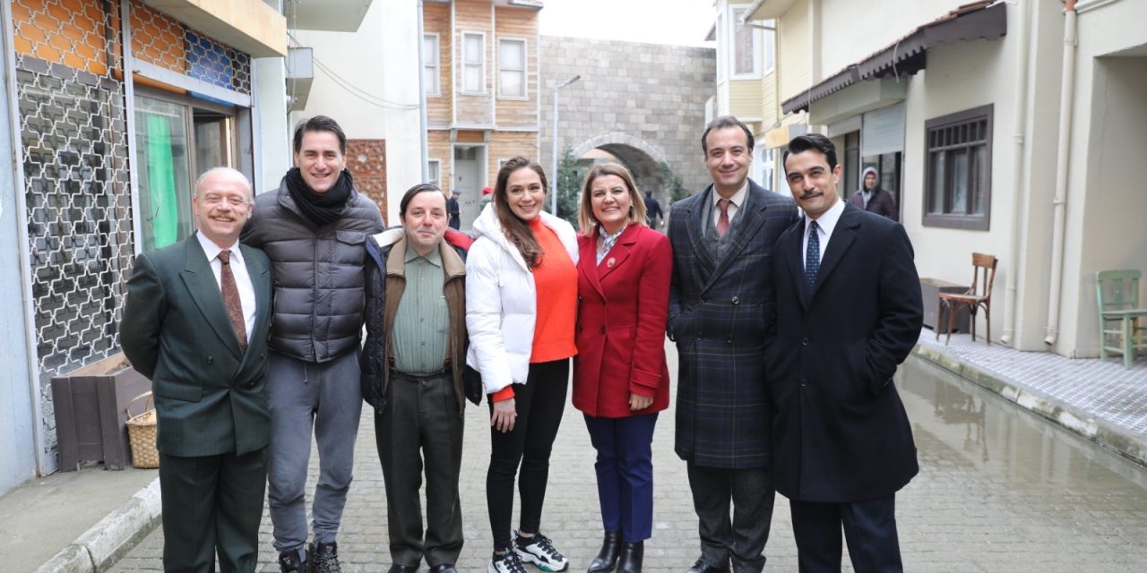 LEYLA HANIM OYUNCULARI TAM KADRO GALAYA GELİYOR