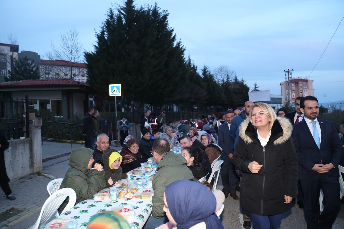 Akpınar Mahallesi sakinleri iftar sofrasında buluştu (4)