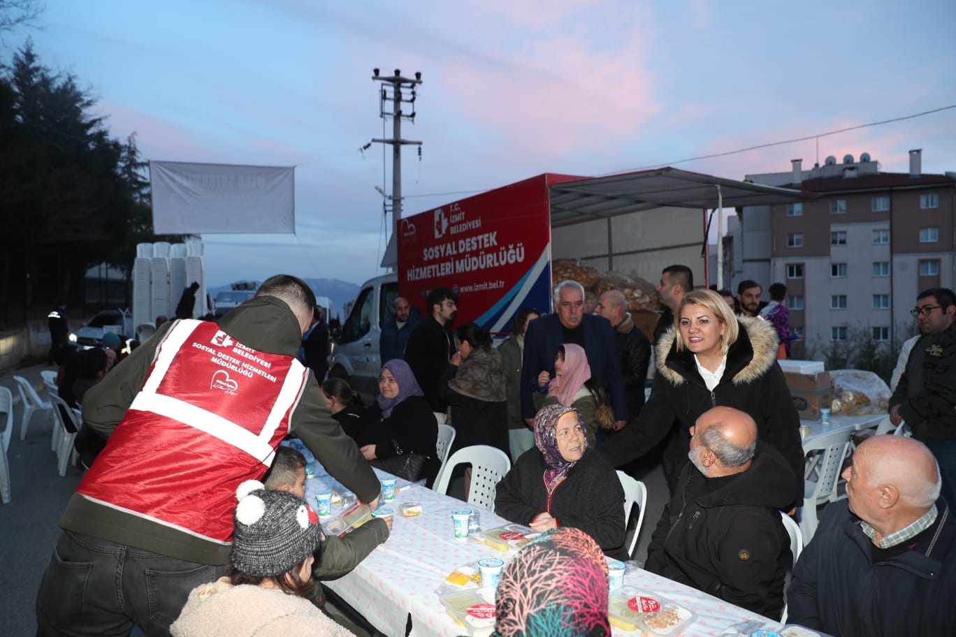 Akpınar Mahallesi sakinleri iftar sofrasında buluştu (5)