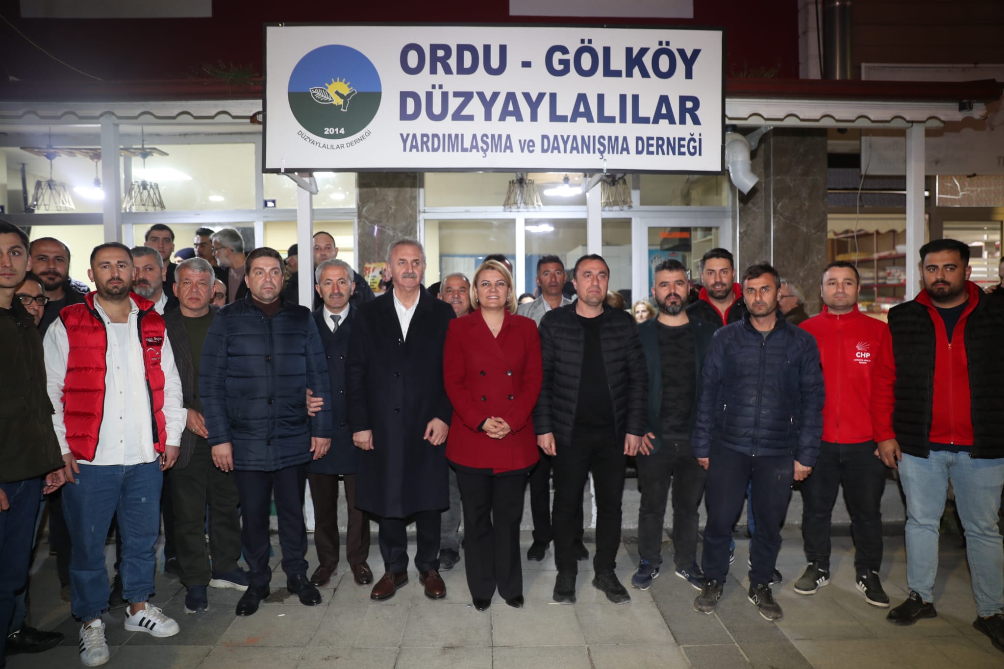 Başkan Hürriyet Alikahyalı vatandaşlarla halk iftarında buluştu (1)