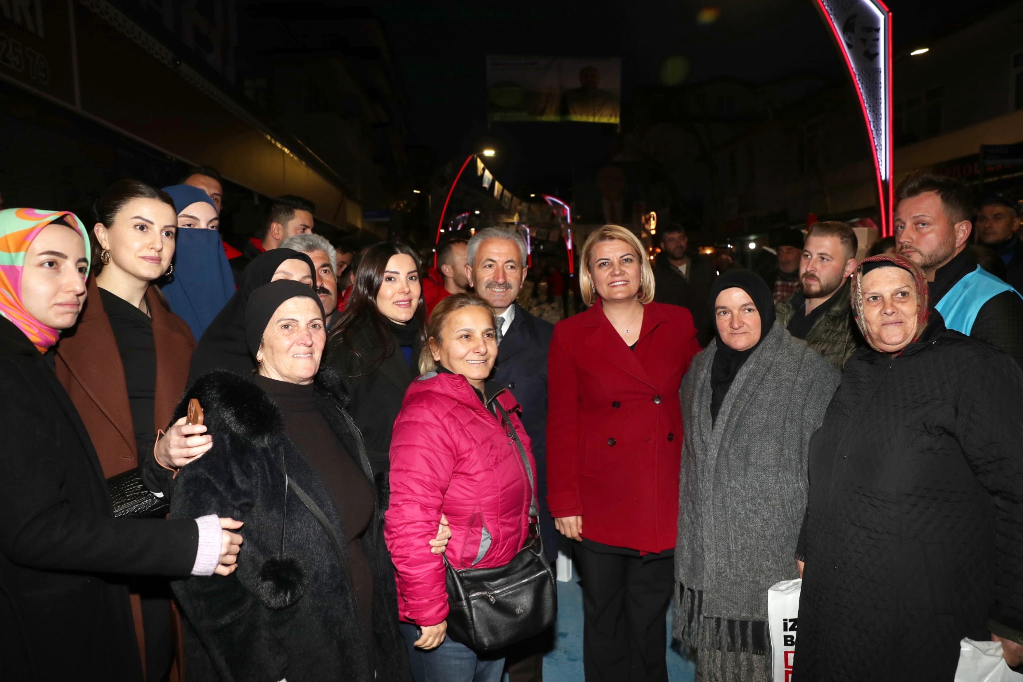Başkan Hürriyet Alikahyalı vatandaşlarla halk iftarında buluştu (12)