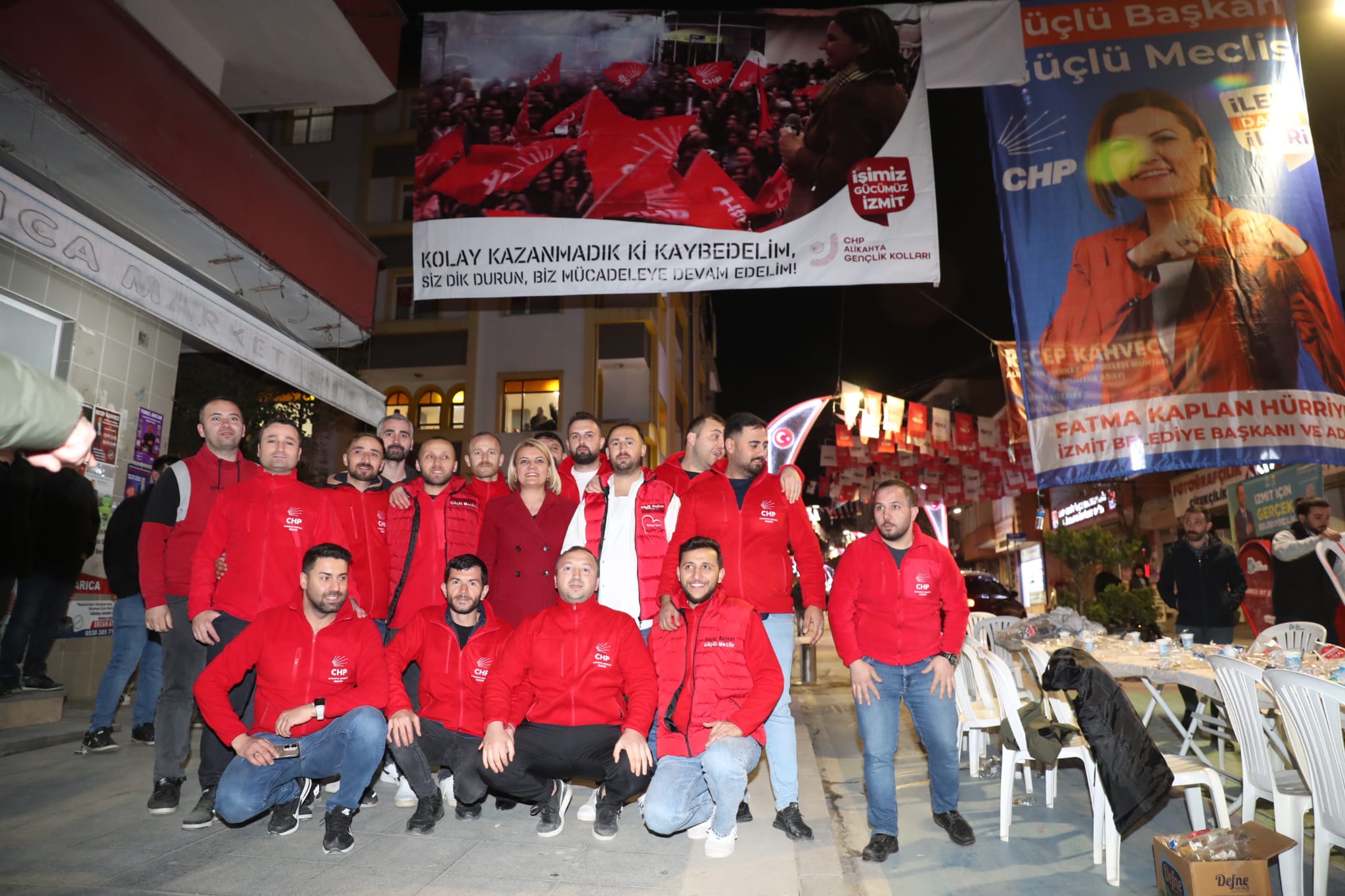 Başkan Hürriyet Alikahyalı vatandaşlarla halk iftarında buluştu (15)