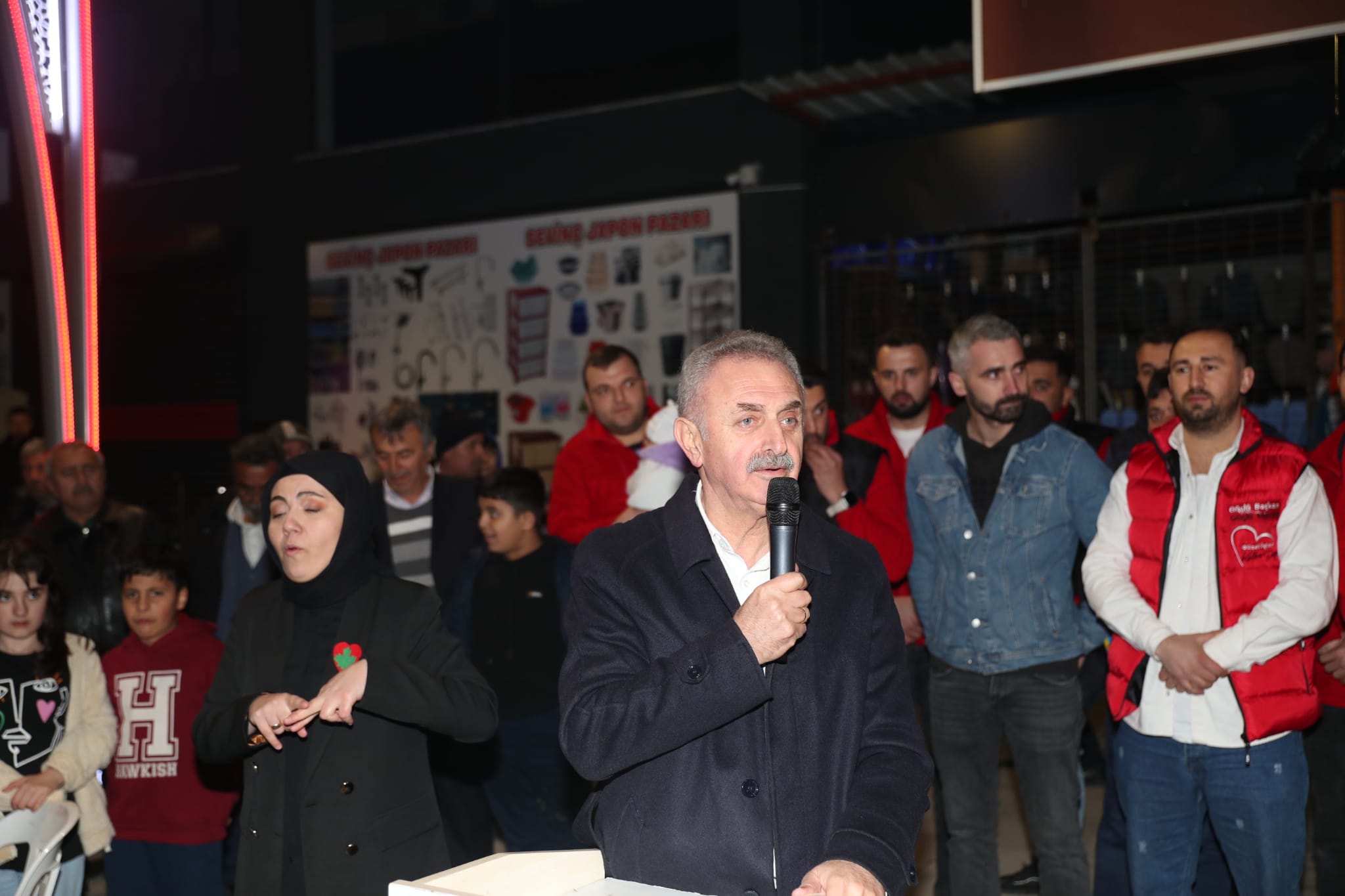 Başkan Hürriyet Alikahyalı vatandaşlarla halk iftarında buluştu (6)