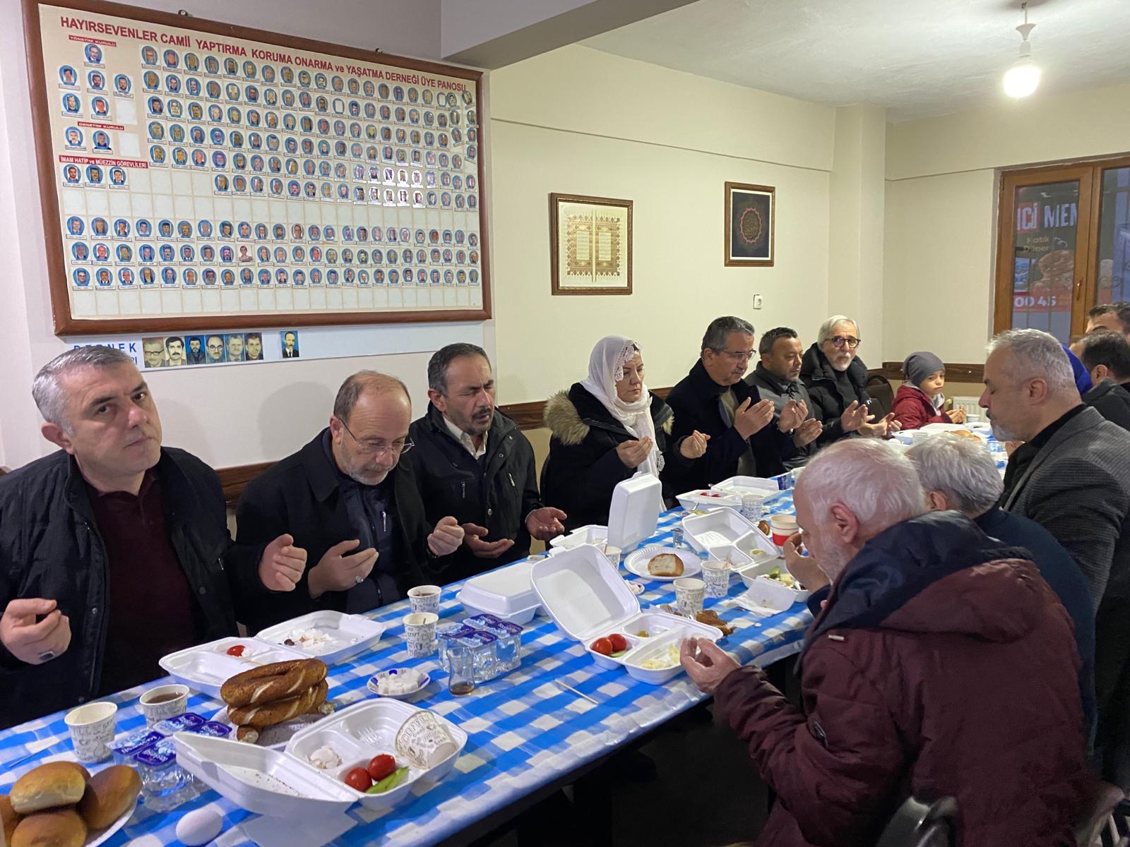 Başkan Hürriyet, Hayırsevenler Camii cemaatiyle buluştu (4)