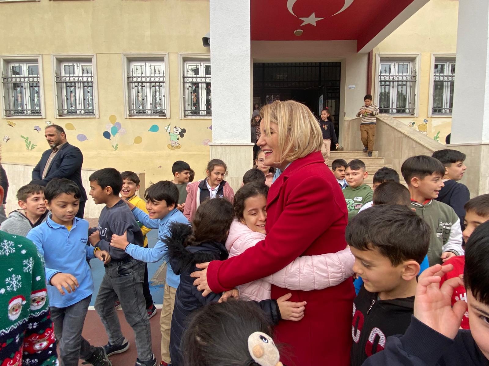 Baskan Hürriyet, Izmit halkinin yaninda (1)