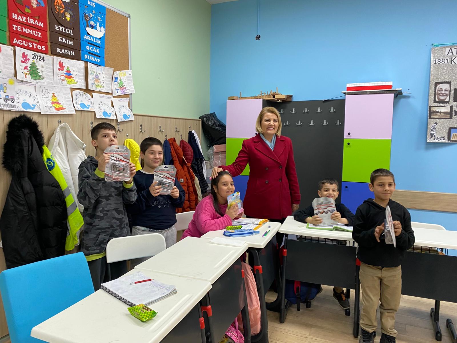 Baskan Hürriyet, Izmit halkinin yaninda (10)
