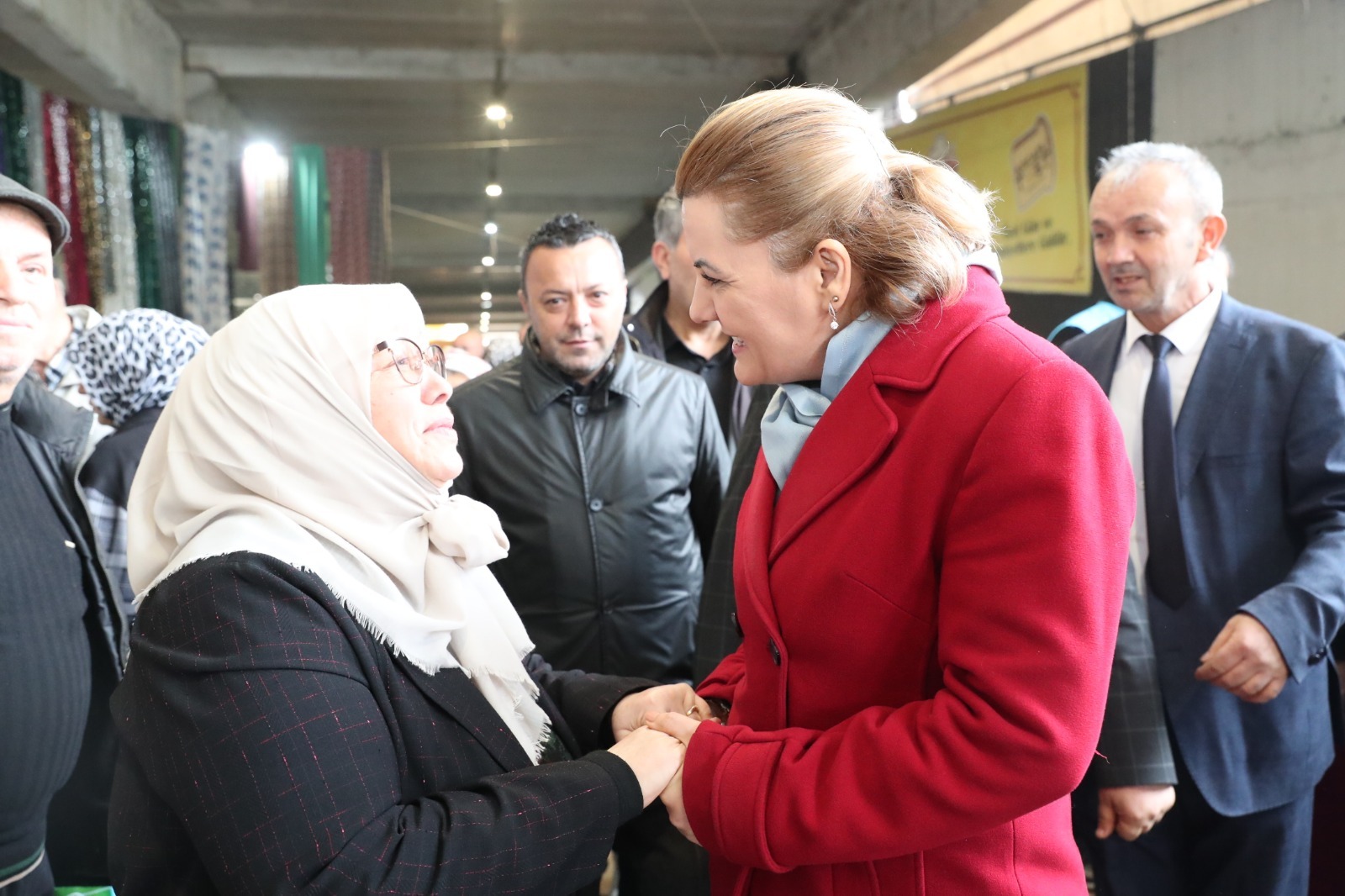 Baskan Hürriyet, Izmit halkinin yaninda (5)