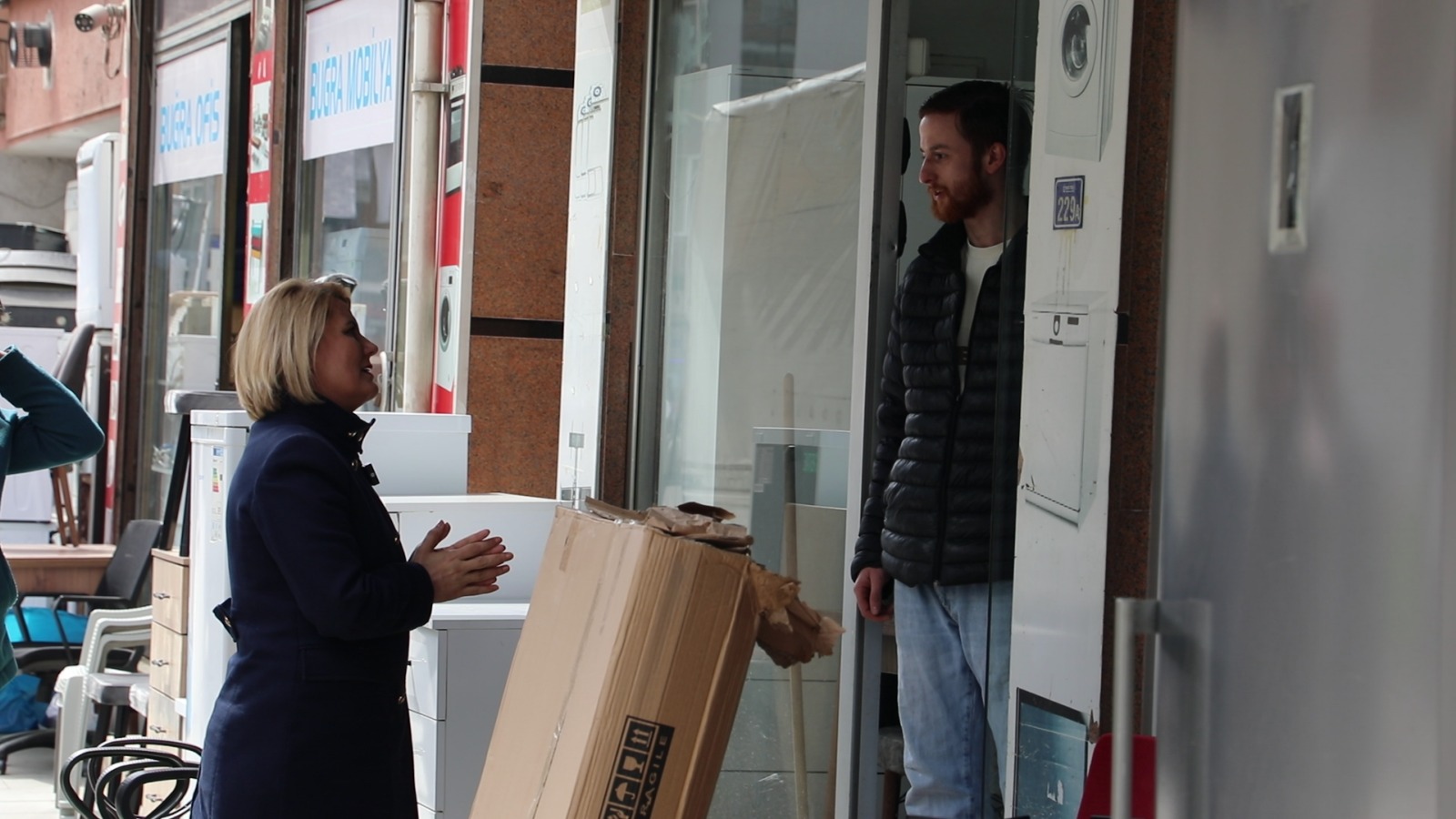 Başkan Hürriyet Kadıköy mahallesindeki spotçuları kaldırım işgali konusunda uyardı (1)