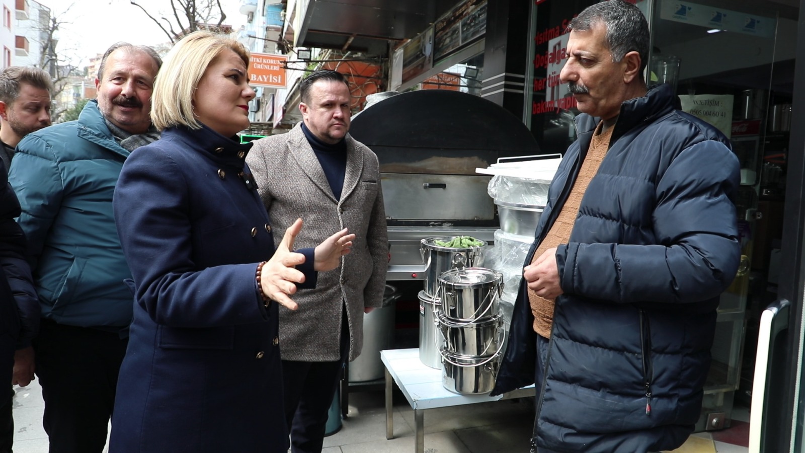 Başkan Hürriyet Kadıköy mahallesindeki spotçuları kaldırım işgali konusunda uyardı (4)
