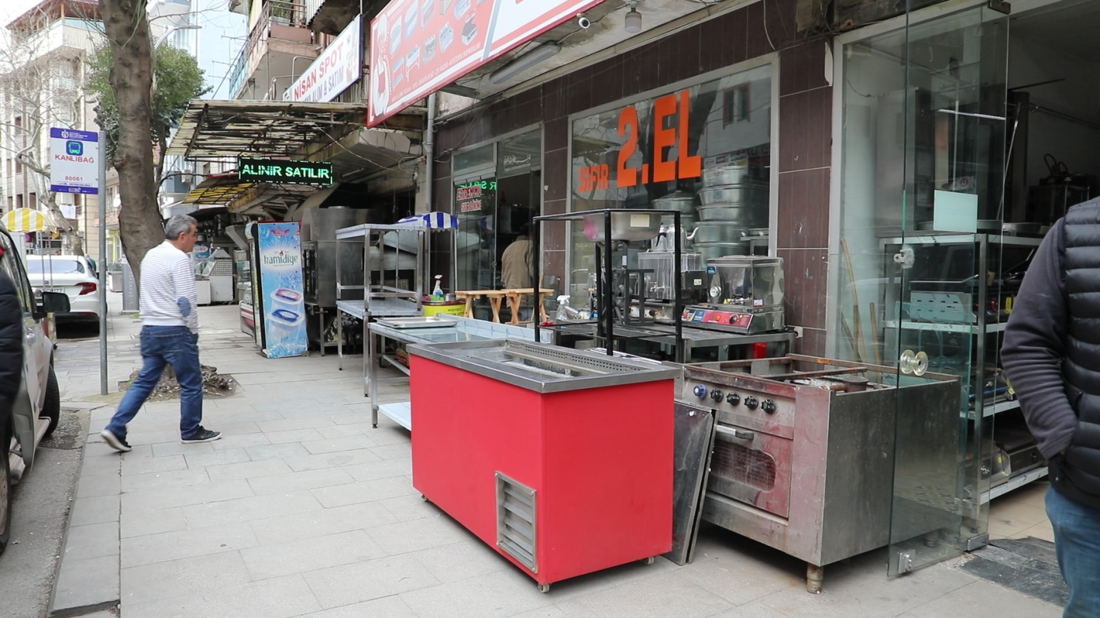 Başkan Hürriyet Kadıköy mahallesindeki spotçuları kaldırım işgali konusunda uyardı (5)