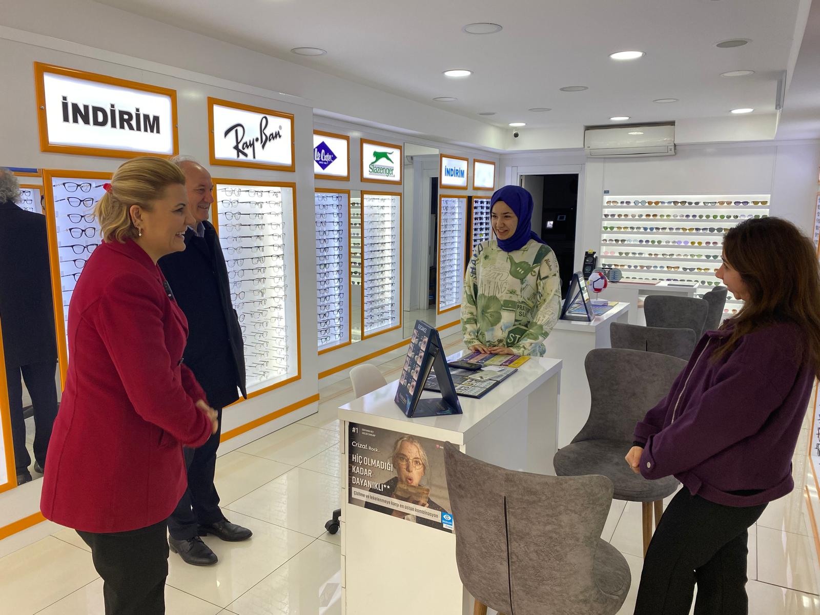 Başkan Hürriyet Kadıköy'de esnafı ziyaret etti (10)