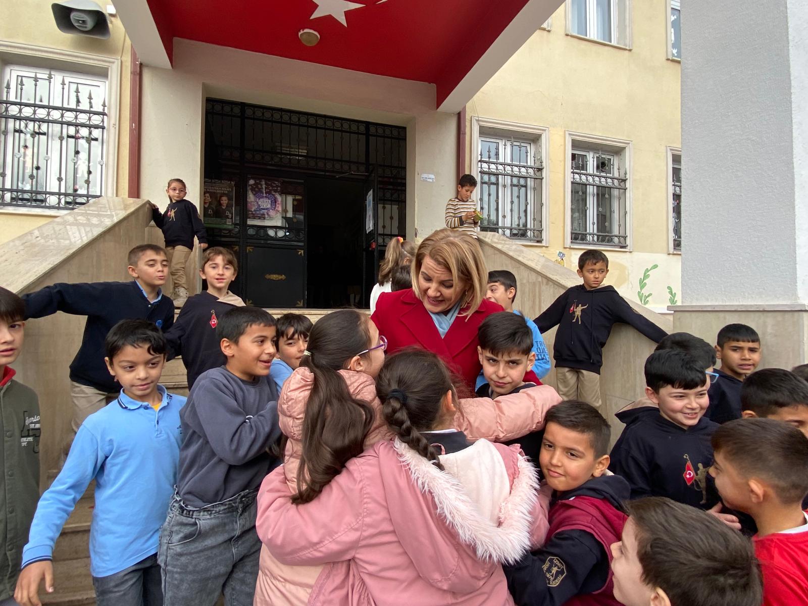 Başkan Hürriyet, Mehmetçik İlkokulu’nda Beslenme Saati Projesini anlattı (2)