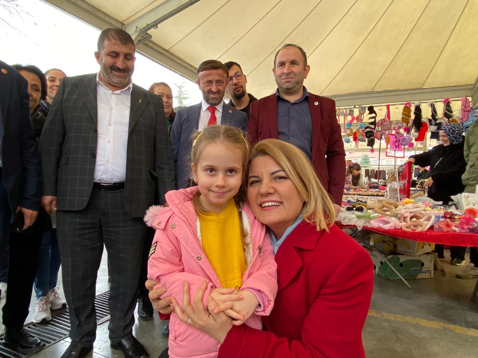 Başkan Hürriyet Pazarcı esnafı başımızın tacıdır (7)