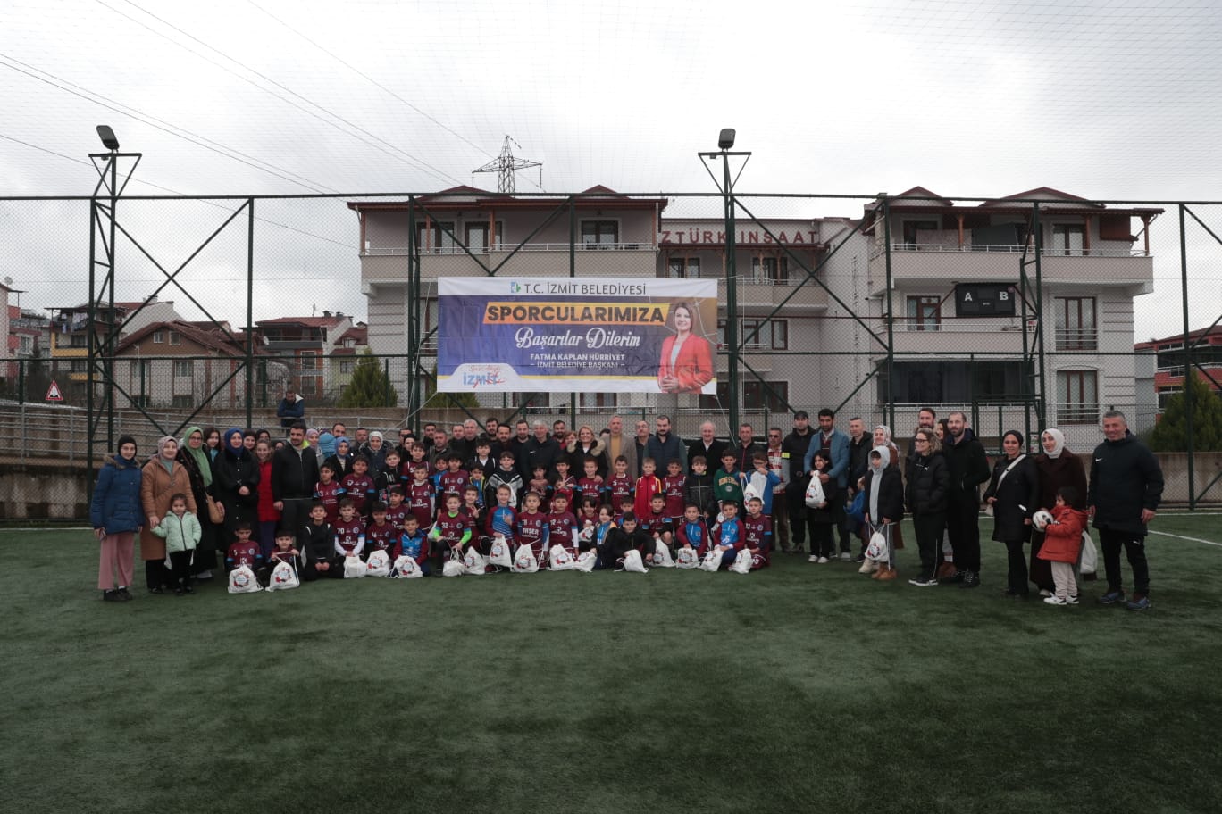 Başkan Hürriyet Yeşilovaspor Kulübünü ziyaret etti (4)