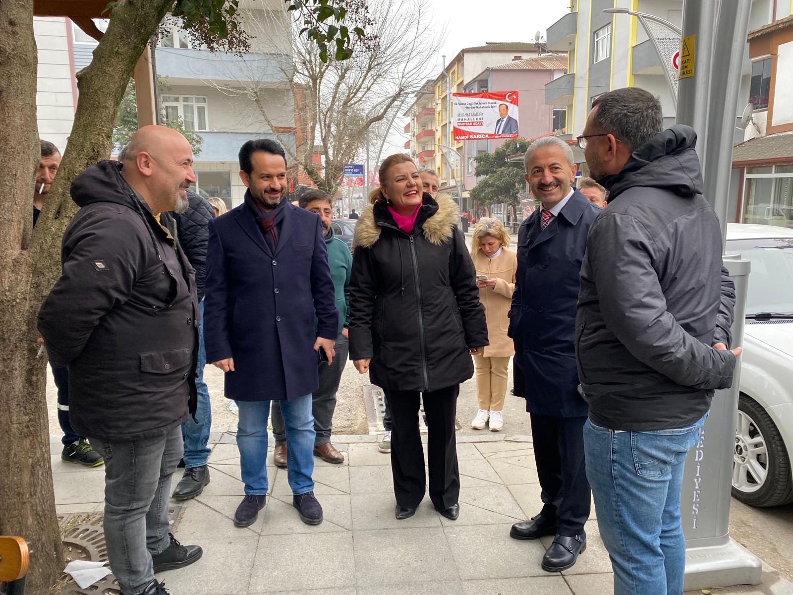 Başkan Hürriyet, bugün de sabahın ilk ışıklarıyla Alikahya’da işçilerle buluştu (1)