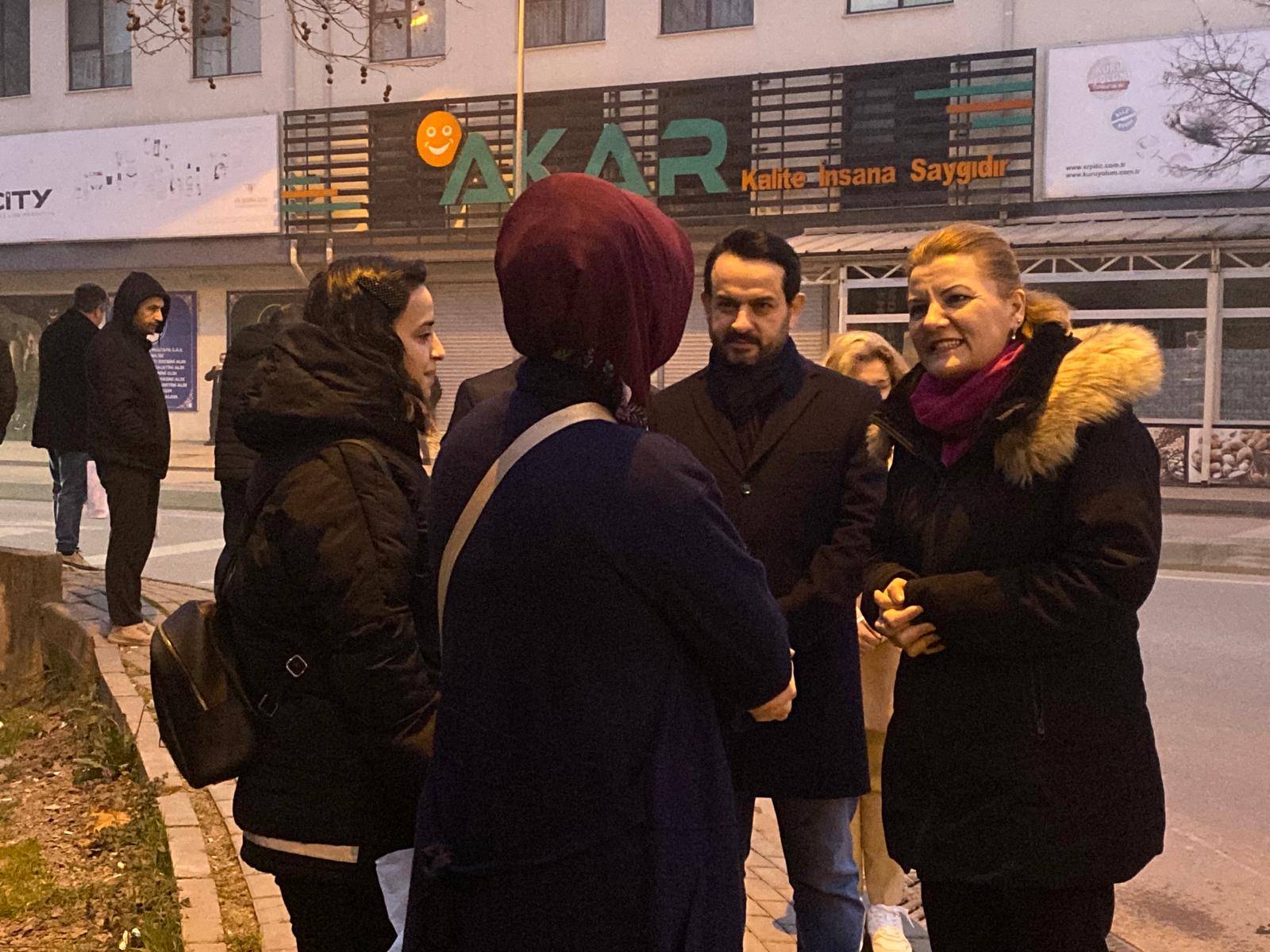 Başkan Hürriyet, bugün de sabahın ilk ışıklarıyla Alikahya’da işçilerle buluştu (8)